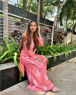Anushka Sen feet photo thumbnail