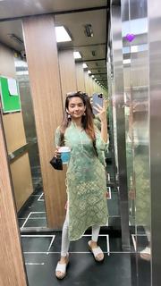 Anushka Sen feet photo thumbnail