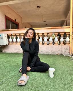 Anushka Sen feet photo thumbnail