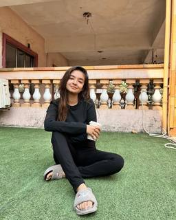 Anushka Sen feet photo thumbnail