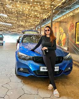 Anushka Sen feet photo thumbnail