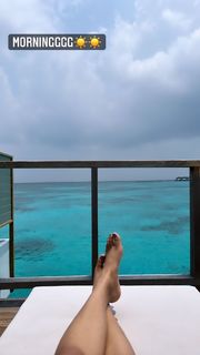 Anushka Sen feet photo thumbnail