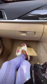 Anushka Sen feet photo thumbnail