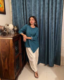 Anushka Sen feet photo thumbnail