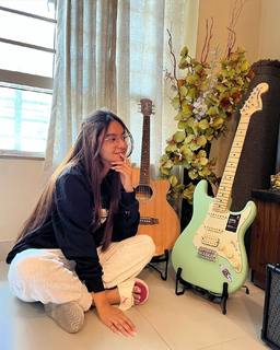 Anushka Sen feet photo thumbnail