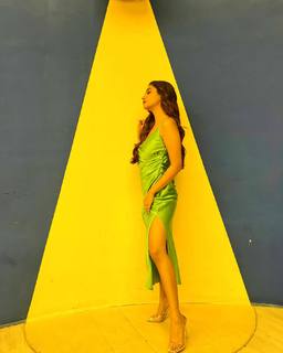 Anushka Sen feet photo thumbnail