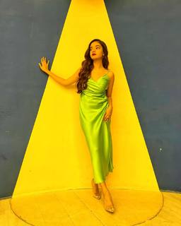 Anushka Sen feet photo thumbnail