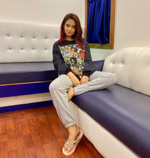 Anushka Sen feet photo thumbnail