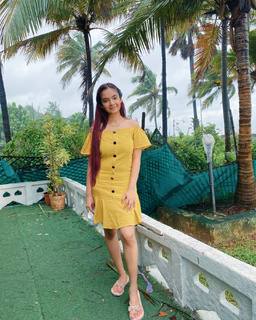 Anushka Sen feet photo thumbnail