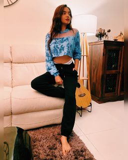Anushka Sen feet photo thumbnail