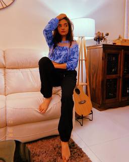 Anushka Sen feet photo thumbnail