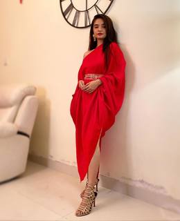 Anushka Sen feet photo thumbnail