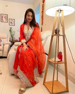 Anushka Sen feet photo thumbnail