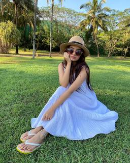 Anushka Sen feet photo thumbnail