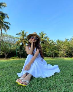 Anushka Sen feet photo thumbnail
