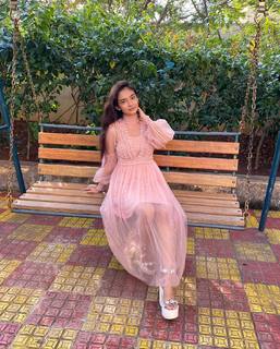 Anushka Sen feet photo thumbnail