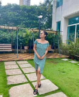 Anushka Sen feet photo thumbnail