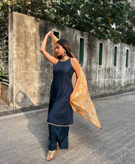 Anushka Sen feet photo thumbnail