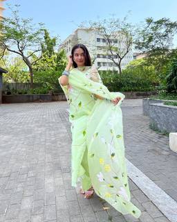 Anushka Sen feet photo thumbnail