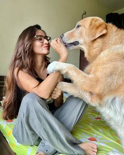 Anushka Sen feet photo thumbnail