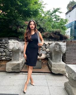 Anushka Sen feet photo thumbnail
