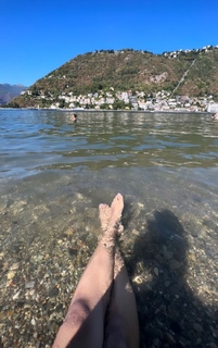 Anushka Sen feet photo thumbnail