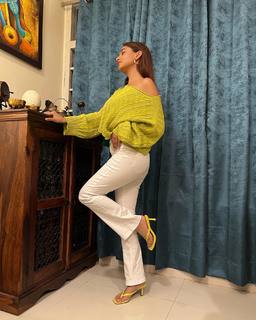 Anushka Sen feet photo thumbnail