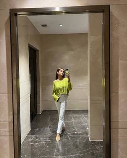 Anushka Sen feet photo thumbnail