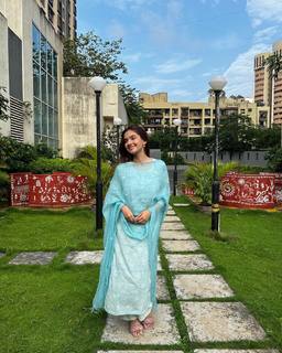 Anushka Sen feet photo thumbnail