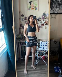 Anushka Sen feet photo thumbnail