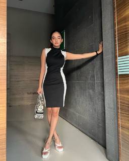 Anushka Sen feet photo thumbnail