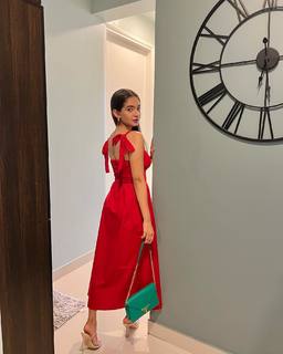 Anushka Sen feet photo thumbnail