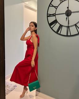 Anushka Sen feet photo thumbnail