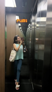 Anushka Sen feet photo thumbnail