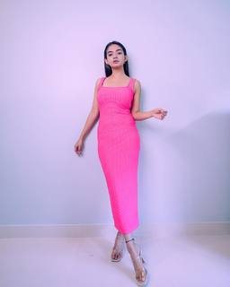 Anushka Sen feet photo thumbnail