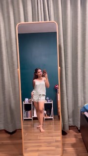 Anushka Sen feet photo thumbnail