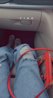 Anushka Sen feet photo thumbnail