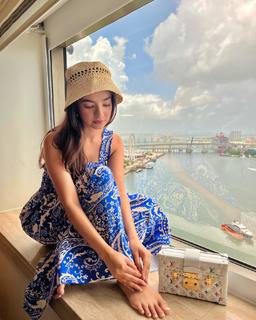 Anushka Sen feet photo thumbnail