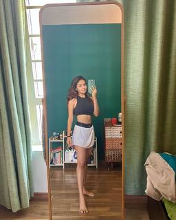 Anushka Sen feet photo thumbnail