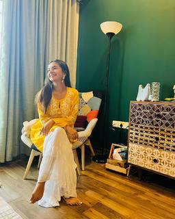 Anushka Sen feet photo thumbnail