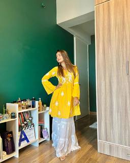 Anushka Sen feet photo thumbnail