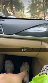 Anushka Sen feet photo thumbnail