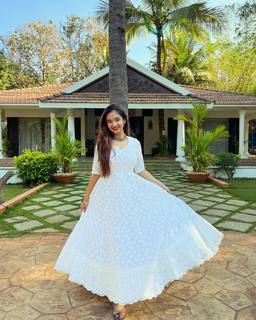 Anushka Sen feet photo thumbnail
