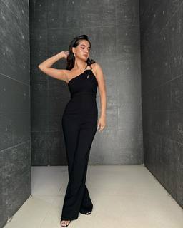 Anushka Sen feet photo thumbnail