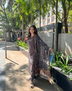 Anushka Sen feet photo thumbnail