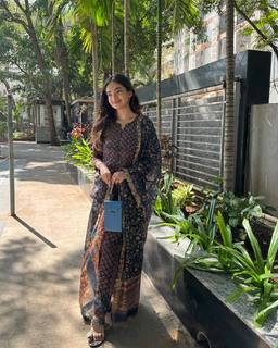 Anushka Sen feet photo thumbnail