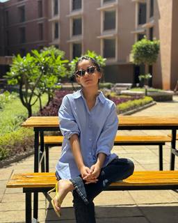 Anushka Sen feet photo thumbnail