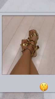 Anushka Sen feet photo thumbnail