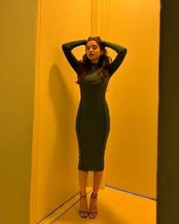 Anushka Sen feet photo thumbnail