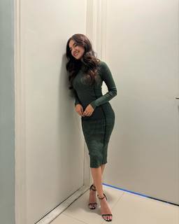 Anushka Sen feet photo thumbnail